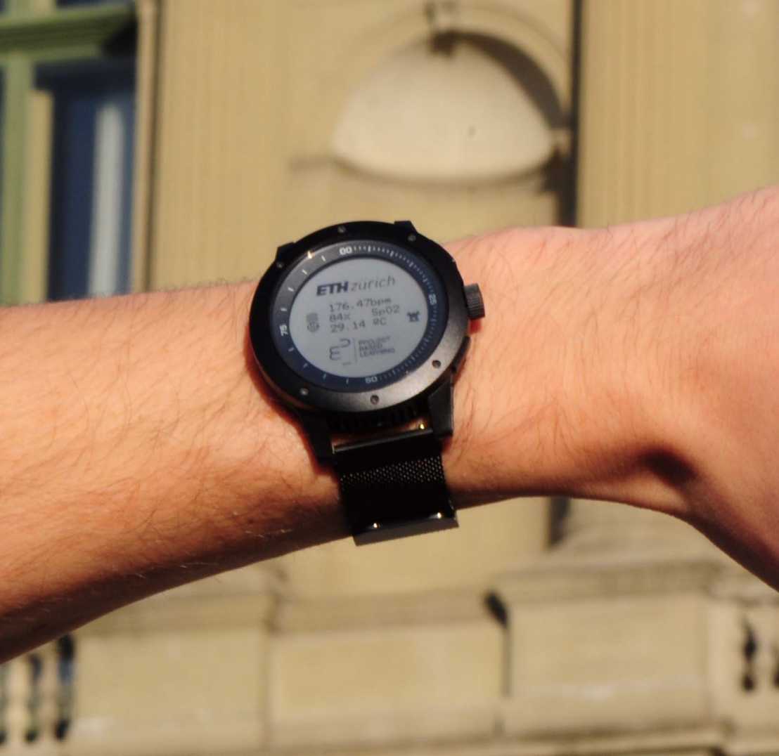 Vergrösserte Ansicht: The Health watch (H-Watch), designed and developed at PBL