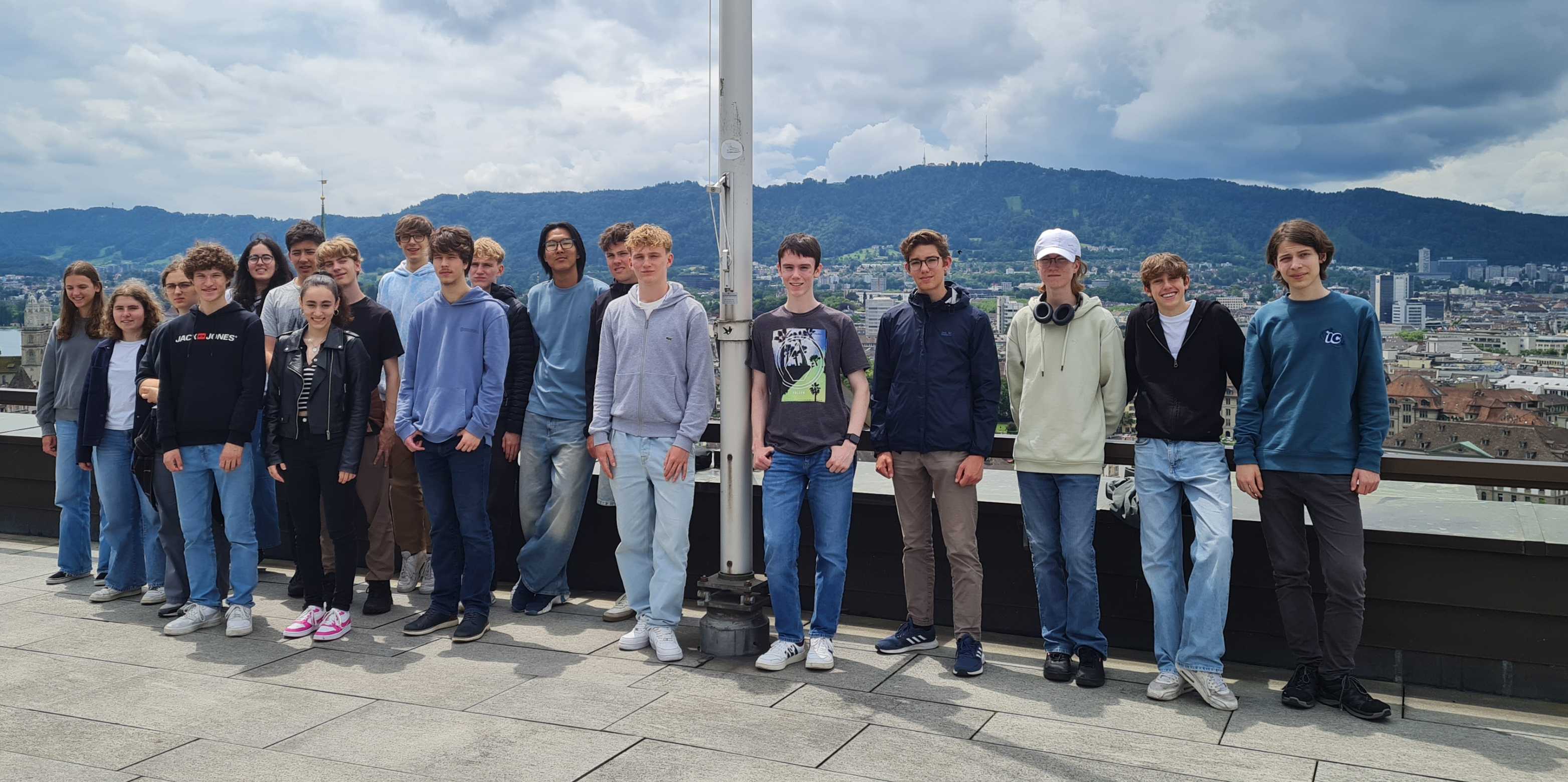 20 high school students were at D-ITET during the ETH Studienwoche.