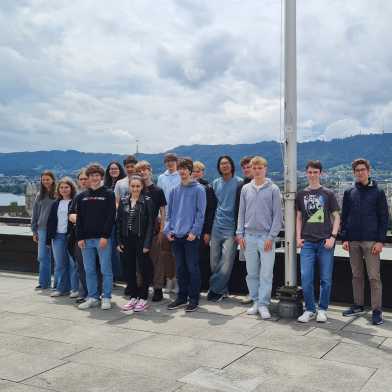 20 high school students during the ETH Studienwoche from D-ITET.