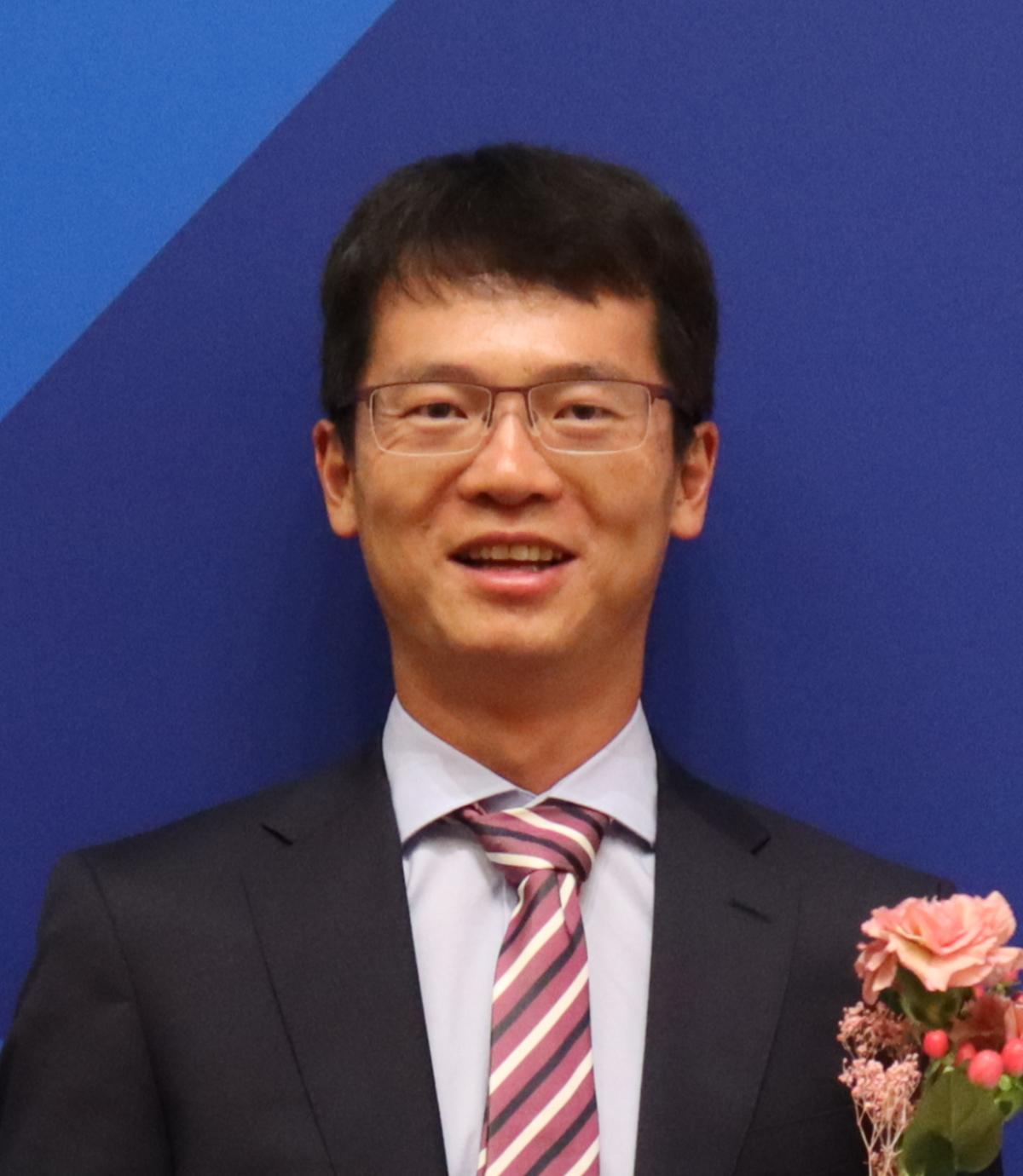 Dr.  Yawei Li