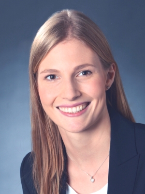 Dr.  Pia Leuders